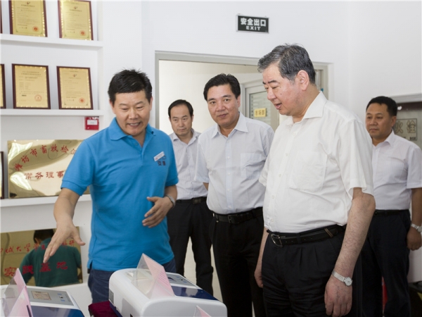 山东省省委副书记王军民等莅临宝盈电子直营